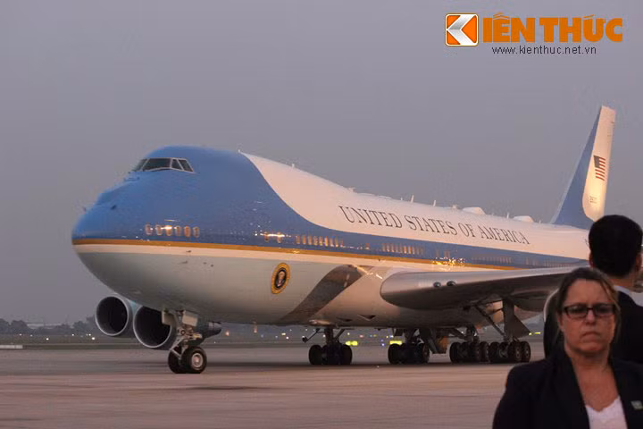 Tong thong Donald Trump den Ha Noi, bat dau tham chinh thuc Viet Nam-Hinh-2