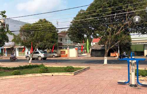 Hien truong cha dat con di choi bi dam chet ngay... tru so Cong an