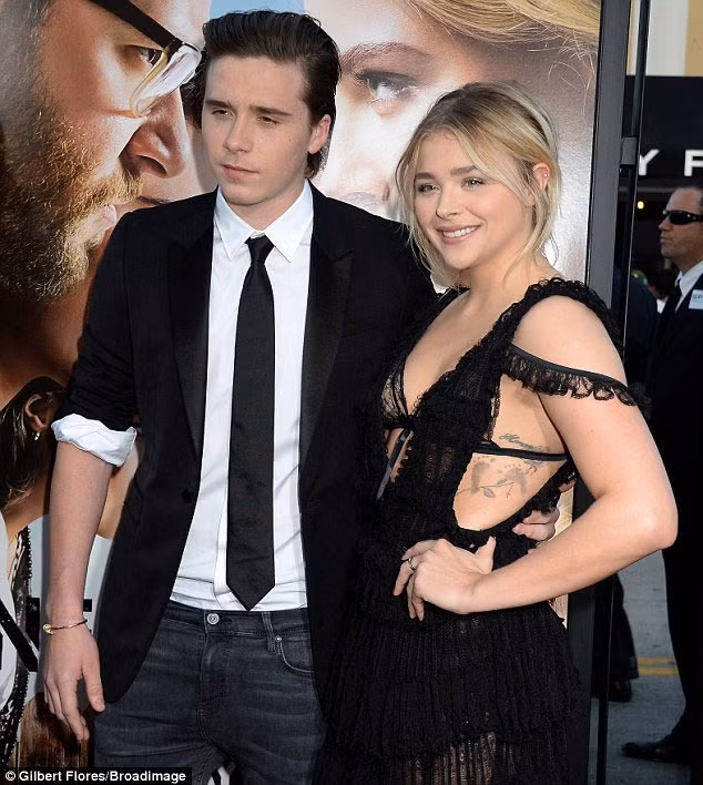 Con trai Beck Vic tinh tu voi ban gai hon tuoi-Hinh-4