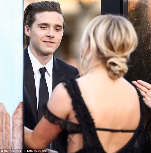 Con trai Beck Vic tinh tu voi ban gai hon tuoi-Hinh-6