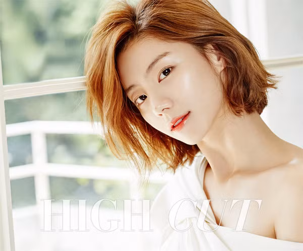 Từ một diễn viên hạng B, nhờ cuộc kết hôn chóng vánh với nam tài tử nổi tiếng bậc nhất xứ Hàn Bae Yong Joon mà Park Soo Jin một bước trở thành ngôi sao được săn đón.