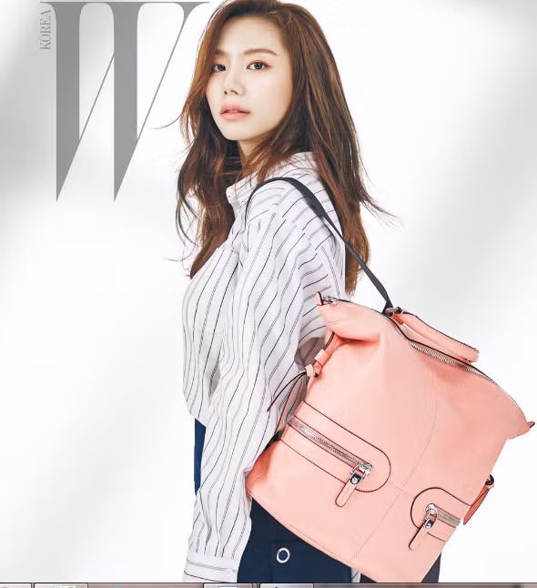 Park Soo Jin lại được khen ngợi khi làm người mẫu trên tạp chí W Korea số ra tháng 3/2016.