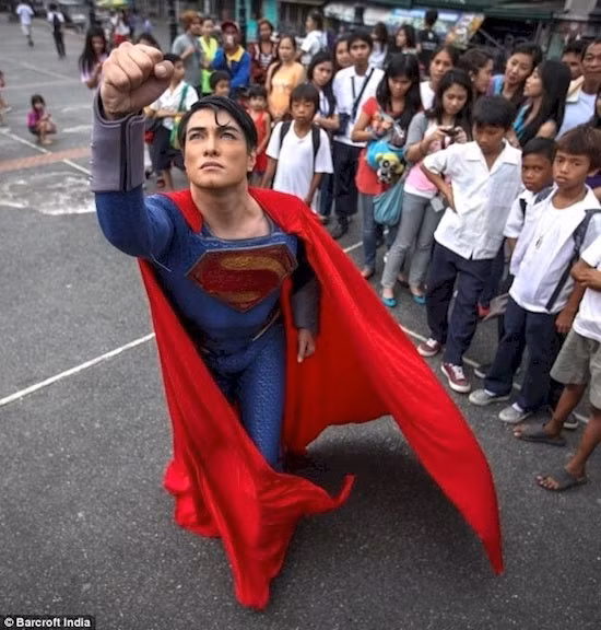 18 nam phau thuat tham my de giong superman-Hinh-2