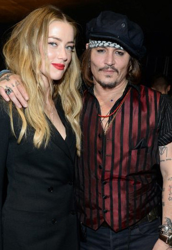 Vừa nói chia tay Vanessa, Johnny lập tức kết hôn với Amber Heard vào năm 2014. Cuộc hôn nhân này cũng chết yểu sao 15 tháng.