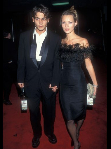 Mối tình đình đám nhất của Johnny Depp là với siêu mẫu Kate Moss. Trong 4 năm hẹn hò họ luôn là tâm điểm chú ý của truyền thông.