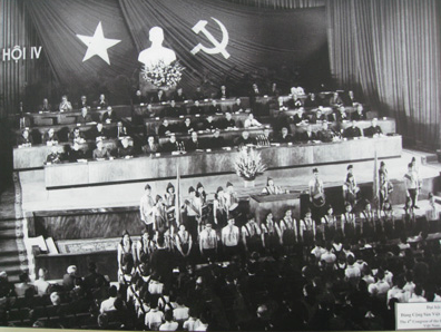 Đại hội đại biểu toàn quốc lần thứ IV. Diễn ra từ ngày 14-20/12/1976 tại Hà Nội. Dự ĐH có 1008 đại biểu thay mặt cho hơn 1.5 triệu đảng viên trong cả nước. ĐH quyết định đổi tên Đảng Lao Động VN thành Đảng Cộng sản Việt Nam. ĐH còn bổ sung Điều lệ Đảng, thay chức danh Bí thư thứ nhất là Tổng Bí thư, bỏ chức danh Chủ tịch Đảng. ĐH bầu BCH TƯ gồm 101 đồng chí chính thức, Bộ Chính trị gồm 14 đồng chí. Đồng chí Lê Duẩn tiếp tục làm Tổng Bí thư.