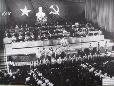 Đại hội đại biểu toàn quốc lần thứ IV. Diễn ra từ ngày 14-20/12/1976 tại Hà Nội. Dự ĐH có 1008 đại biểu thay mặt cho hơn 1.5 triệu đảng viên trong cả nước. ĐH quyết định đổi tên Đảng Lao Động VN thành Đảng Cộng sản Việt Nam. ĐH còn bổ sung Điều lệ Đảng, thay chức danh Bí thư thứ nhất là Tổng Bí thư, bỏ chức danh Chủ tịch Đảng. ĐH bầu BCH TƯ gồm 101 đồng chí chính thức, Bộ Chính trị gồm 14 đồng chí. Đồng chí Lê Duẩn tiếp tục làm Tổng Bí thư.