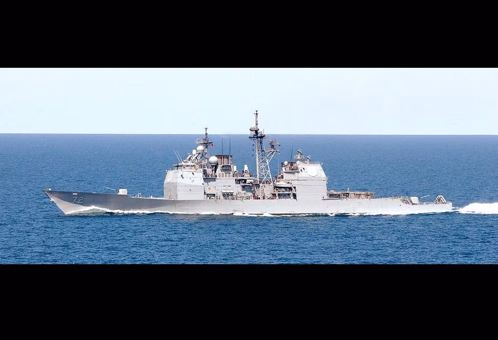 Các tàu chiến lớp Ticonderoga bắt đầu được Hải Quân Mỹ đóng từ năm 1980 – 1994 để đảm nhiệm vai trò bảo vệ các hạm đội tàu sân bay. Hải quân Mỹ đã đặt đóng 27 chiếc tàu lớp này và hiện có 22 chiếc đang hoạt động. Ảnh: Tuần dương hạm USS Vella Gulf (CG-72) của Hải Quân Mỹ.