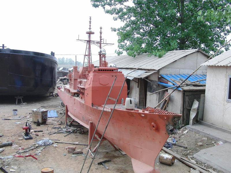 Vũ khí trang bị trên tuần dương hạm lớp Ticonderoga gồm 2 hải pháo Mk-45 cỡ nòng 127mm, 8 tên lửa hành trình chống hạm Harpoon. Ảnh: Pháo hạm được lắp ở phần mũi và đuôi tàu.