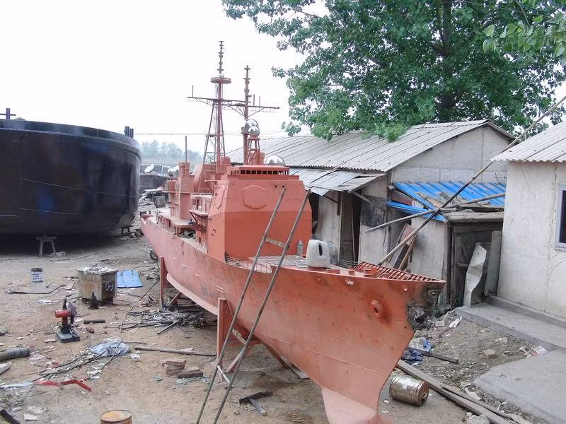 Vũ khí trang bị trên tuần dương hạm lớp Ticonderoga gồm 2 hải pháo Mk-45 cỡ nòng 127mm, 8 tên lửa hành trình chống hạm Harpoon. Ảnh: Pháo hạm được lắp ở phần mũi và đuôi tàu.