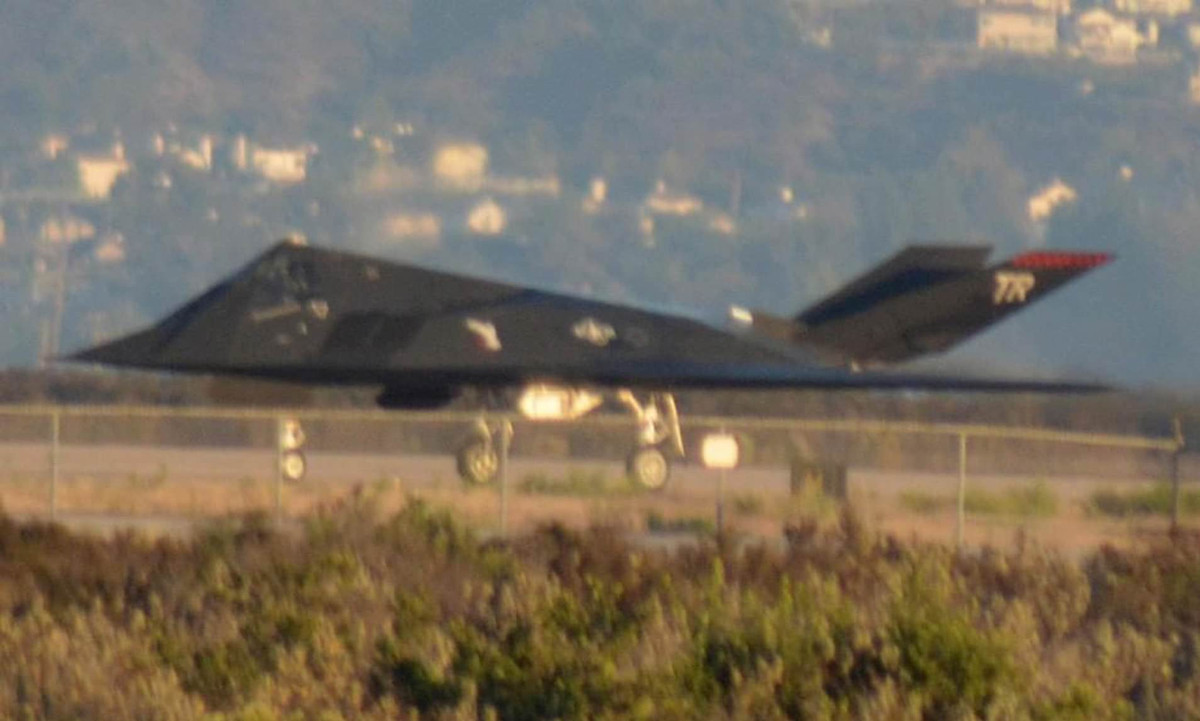 Như vậy với những gì vừa được tiết lộ, đây thực sự là chiếc Nighthawk thứ hai bị trúng tên lửa của phòng không Serbia như những gì họ đã thông báo trước đó.