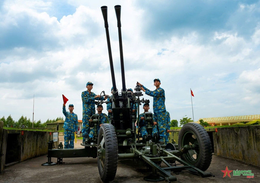 Phát huy truyền thống quyết chiến, quyết thắng, bộ đội pháo cao xạ Quân chủng Phòng không - Không quân tích cực tổ chức huấn luyện với các mục tiêu: Cơ động nhanh, hiệp đồng chính xác, tạo nên hệ thống hỏa lực liên hoàn, rộng khắp, nhiều tầng, nhiều lớp, sẵn sàng tiêu diệt các phương tiện tập kích đường không của địch, bảo vệ các mục tiêu yếu địa và các lực lượng trong từng khu vực phòng thủ của đất nước.