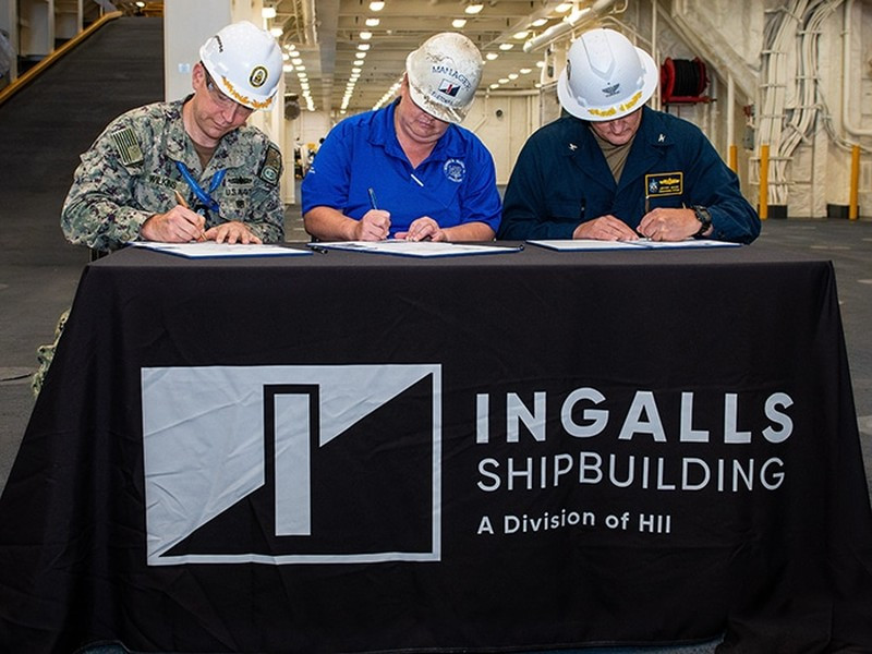 Con tàu mới nhất thuộc lớp đó là chiếc LPD-29 mang tên USS Richard M. McCool Jr đã được đưa vào hoạt động từ ngày 7/9/2024, đây là chiếc LPD cuối cùng và thứ 13 được chế tạo theo cấu hình Flight I.