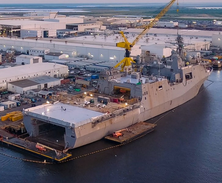 "Vấn đề là USN thường không có đủ số lượng cần thiết khi những con tàu này tốn rất nhiều thời gian và tiền bạc để chế tạo, đồng thời yêu cầu thủy thủ đoàn rất lớn để vận hành... thực tế trên khiến LPD lớp San Antonio trở thành ‘ngựa thồ’ của họ trong tương lai".