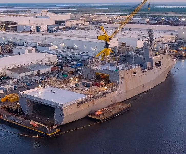 "Vấn đề là USN thường không có đủ số lượng cần thiết khi những con tàu này tốn rất nhiều thời gian và tiền bạc để chế tạo, đồng thời yêu cầu thủy thủ đoàn rất lớn để vận hành... thực tế trên khiến LPD lớp San Antonio trở thành ‘ngựa thồ’ của họ trong tương lai".