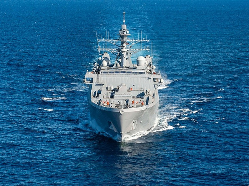 "Điều đáng chú ý nhất là mỗi chiếc LPD có thể mang theo 4 trực thăng vận tải CH-46 Sea Knight, 2 tàu đổ bộ đệm khí, 1 tàu tấn công đổ bộ đa dụng và 14 xe bọc thép lưỡng cư", vị chuyên gia nói rõ.