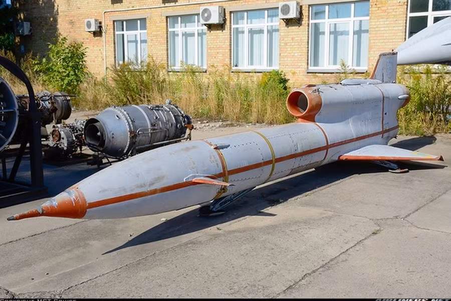 Căn cứ thông số được đưa ra, tầm bắn của tên lửa hành trình DR-3 "có thể tiếp cận các vật thể ở phía Bắc Tel Aviv". Hiện chưa rõ Hezbollah sở hữu bao nhiêu quả đạn như vậy, nhưng con số thực tế dự kiến sẽ không nhiều.