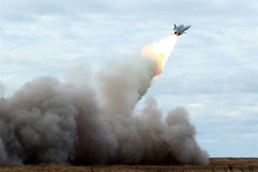 Chính vì lý do này mà một số quốc gia còn phương tiện trinh sát trên trong kho dự trữ đã hoán cải chúng thành tên lửa hành trình để thực hiện những cuộc tấn công tầm xa, loại vũ khí này đã có trong tay nhóm vũ trang Hezbollah tại Lebanon.