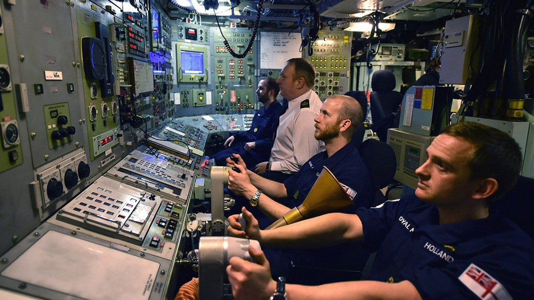 Không chỉ riêng Ukraine, tình báo kỹ thuật Nga được cho là có liên quan đến một vụ bê bối lớn vừa được phát hiện trong Hải quân Hoàng gia Anh, đe dọa dẫn đến hậu quả nghiêm trọng.