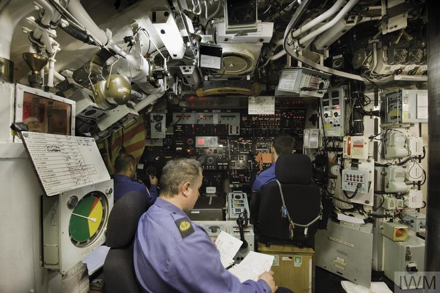 Ấn phẩm Telegraph lưu ý rằng Công ty Rolls-Royce Submarines Limited của Anh (một đơn vị trực thuộc Tập đoàn Rolls-Royce nổi tiếng) đã tham gia sản xuất các thiết bị tạo hơi nước từ lò phản ứng hạt nhân dưới nước, cũng như các hệ thống đẩy thứ cấp cho tàu ngầm nguyên tử.