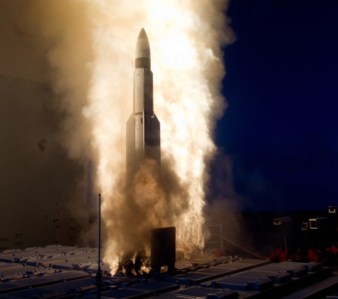 Bệ phóng Mk 70 có thể bắt đầu được phát triển từ năm 2019, khi cuộc thử nghiệm hỏa lực mặt đất đầu tiên đối với tên lửa RIM-174 SM-6 được tiến hành. Hệ thống này được công bố rộng rãi trên các phương tiện truyền thông vào năm 2021, trong buổi bắn đạn thật của tàu USV Ranger.