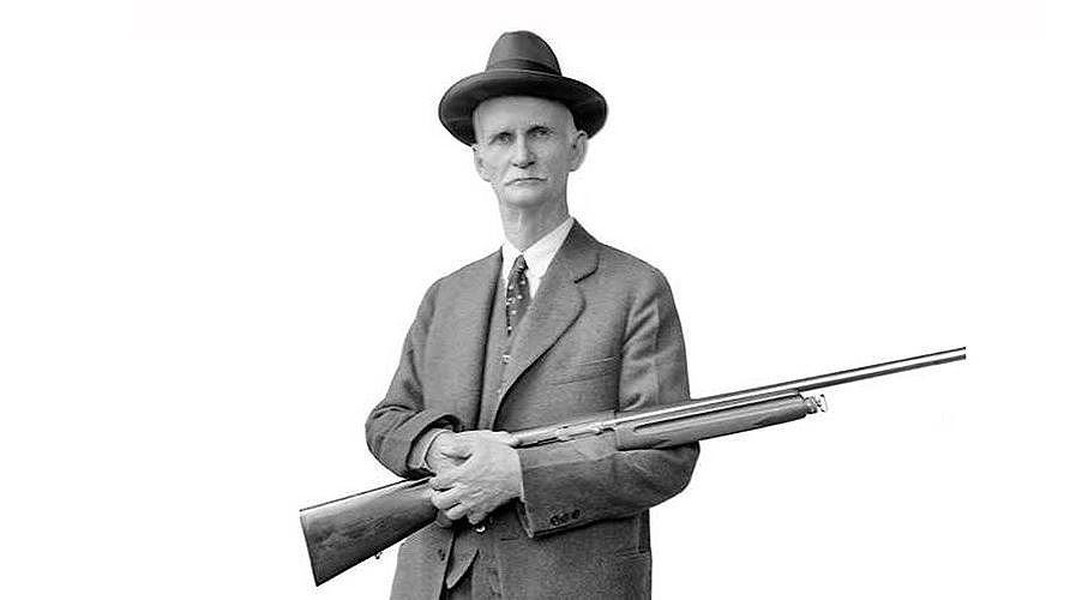 M2 Browning được nhà thiết kế vũ khí đại tài John Browing sáng chế vào năm 1921, ngoài ra ông còn thiết kế nhiều loại vũ khí cho quân đội Mỹ.