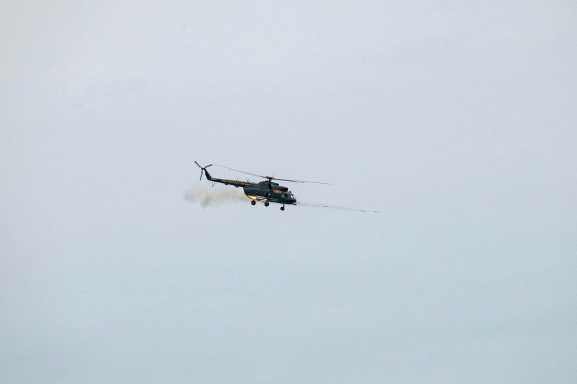 Phi công tham gia được huấn luyện kỹ nội dung quy chế sân bay, quy chế Trường bắn TB-2, quy tắc sử dụng vũ khí, các biện pháp bảo đảm an toàn và thành thạo xử lý các tình huống bất trắc trong khi thực hiện nhiệm vụ… Mọi bảo đảm về Kỹ thuật hậu cần và các mặt công tác khác được triển khai chu đáo, an toàn, góp phần không nhỏ vào thành công chung của Diễn tập. Thành công trong ban bay huấn luyện bắn, ném bom đạn thật trong ngày đầu tiên của Diễn tập là cơ sở xây dựng niềm tin, bản lĩnh để các thành phần thực hiện tốt nhiệm vụ nội dung tiếp theo.