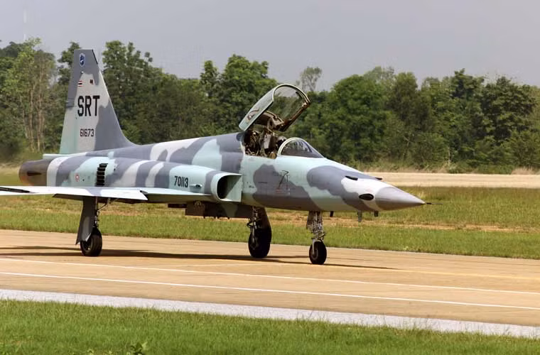 Ở khu vực Đông Nam Á, bốn nước gồm Indonesia, Thái Lan, Việt Nam (VNCH), Singapore đã được Mỹ cung cấp F-5E. Tới ngày nay, ngoài Việt Nam thì ba nước còn lại vẫn dùng F-5E – hầu hết đã trải qua nâng cấp hiện đại hóa.