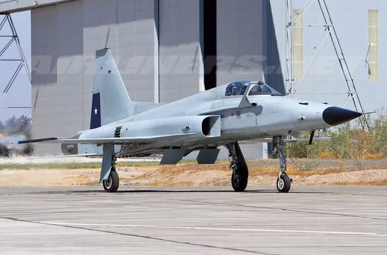 Tuy chỉ có khoảng 1.400 chiếc F-5E và F-5F (mẫu hai chỗ ngồi để huấn luyện) nhưng đã được Mỹ xuất khẩu tới khoảng 30 quốc gia trên thế giới. Đến ngày nay, vài trăm chiếc vẫn còn tồn tại trong không quân nhiều nước trên thế giới. Nhìn vào những con số này, có lẽ không ít người coi F-5E là một mẫu chiến đấu cơ thành công của nước Mỹ. Tuy nhiên, ít ai biết rằng F-5E có số phận khá kỳ lạ ngay từ khi nó được “sinh ra”.