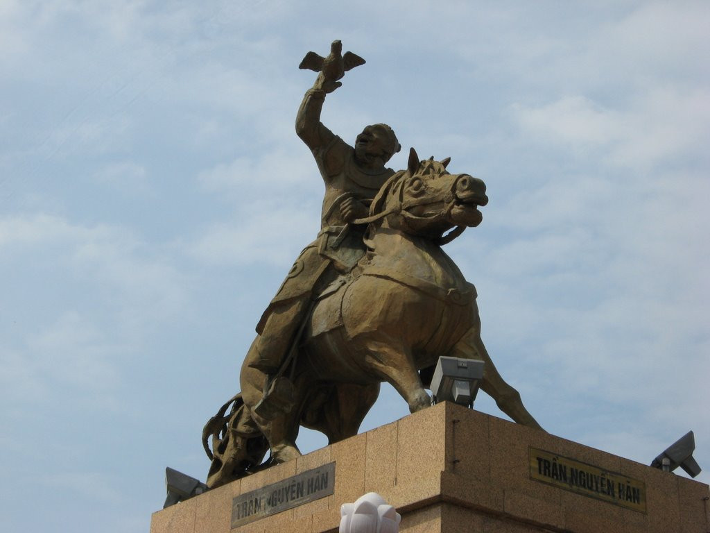  Danh tướng Trần Nguyên Hãn (1390 - 1429), quê Sơn Đông, nay là thôn Đa Cai, xã Sơn Đông, huyện Lập Thạch, tỉnh Vĩnh Phúc. 