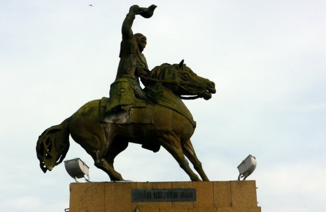 Sau cuộc kháng chiến chống quân Minh, nhận thấy triều đình bắt đầu xuất hiện những tranh chấp, mưu hại lẫn nhau, đầu năm 1429, Trần Nguyên Hãn xin về ở ẩn. Lê Lợi đồng ý nhưng dặn rằng cứ một năm hai lần phải vào triều chầu vua.