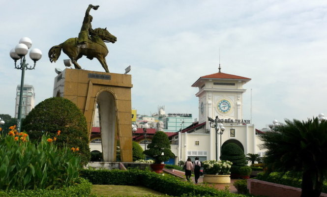 Sau khi về quê, ông cho dựng phủ lớn, đóng thuyền to, chính điều này đã tạo điều kiện cho những kẻ ghen ghét thừa cơ buông lời xúi giục nhà vua. Ông bị quy kết lộng hành và có âm mưu phản nghịch, Lê Lợi ra lệnh cho 42 lực sĩ xá nhân đến bắt ông về triều xét hỏi.