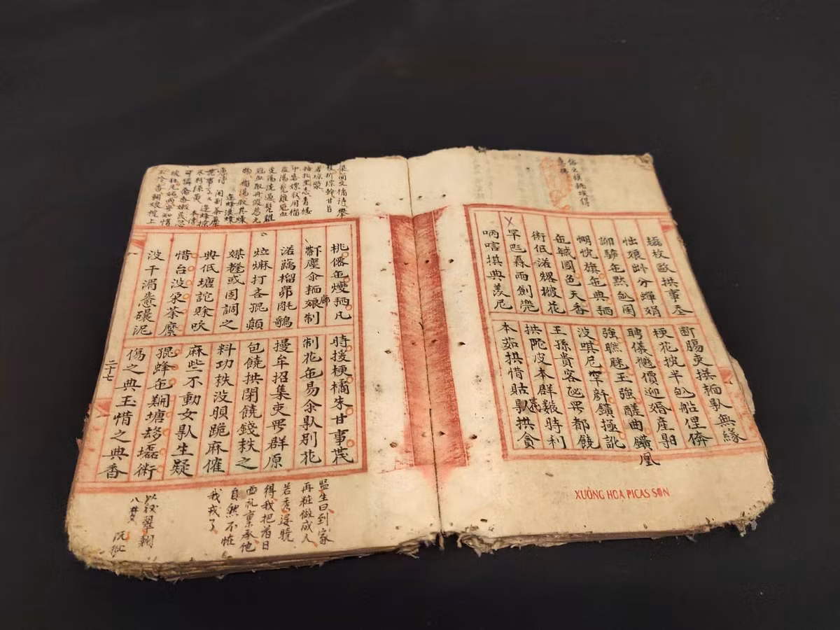 Truyện Kiều có quá nhiều bản in, sao chép và có nhiều chỗ khác nhau. Ngoài ra, cuộc đời của tác giả và tác phẩm thì quá phong phú và phức tạp mà mỗi người đều có thể suy luận theo cách nghĩ riêng của mình. 