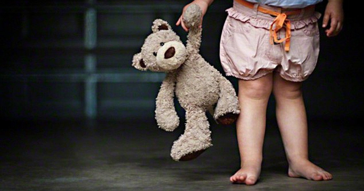 Điều đáng nói, bạn có thể loại bỏ bụi bẩn, vi khuẩn, nấm mốc, mạt, rệp bằng cách rất đơn giản. Đấy là vệ sinh chúng hàng tuần, ngay cả khi không nhìn thấy vết bẩn bám trên bề mặt thú nhồi bông.