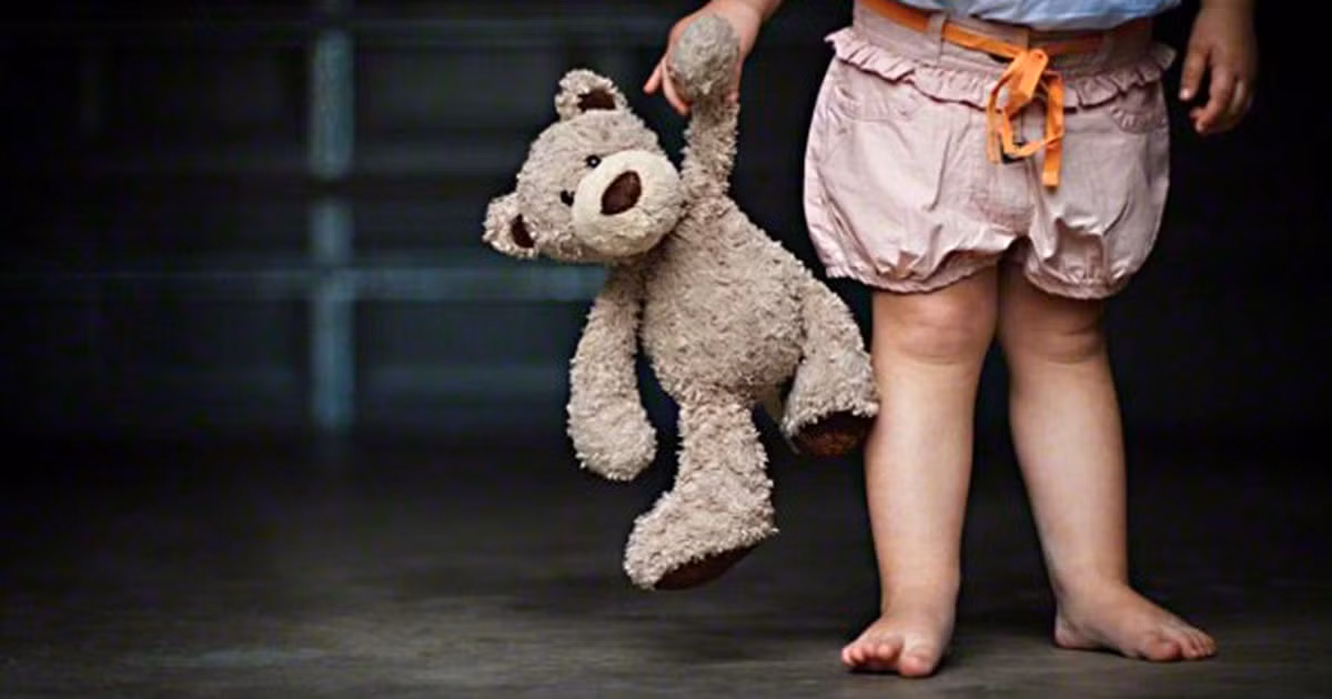 Điều đáng nói, bạn có thể loại bỏ bụi bẩn, vi khuẩn, nấm mốc, mạt, rệp bằng cách rất đơn giản. Đấy là vệ sinh chúng hàng tuần, ngay cả khi không nhìn thấy vết bẩn bám trên bề mặt thú nhồi bông.