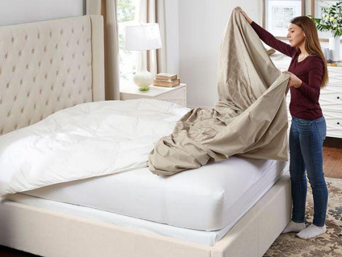 Để phòng tránh mạt nhà, hãy luôn vệ sinh sạch sẽ nhà cửa, khô ráo. Phòng ngủ nên thiết kế thoáng khí, có ánh nắng mặt trời. Chăn, màn cần được giặt hàng tuần với nước nóng. Ngoài ra đồ đạc trong nhà nên kê gọn gàng, ngăn nắp, giảm bớt những đồ đạc dễ bám bụi, thường là nơi trú ẩn cho mạt nhà.