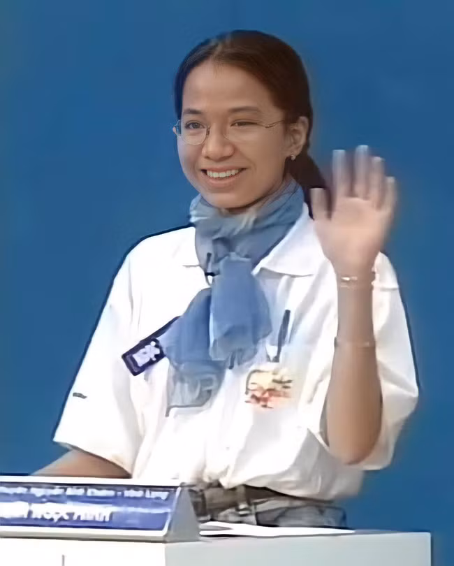 Tham gia chung kết Đường lên đỉnh Olympia khi là học sinh lớp 12, trường THPT Chuyên Nguyễn Bỉnh Khiêm (Vĩnh Long), Trần Ngọc Minh đã trở thành nữ nhà vô địch Olympia mùa đầu tiên.