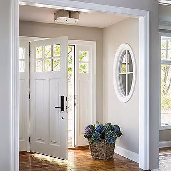 Lưu thông không khí trong nhà: Lưu thông không khí trong nhà là một yếu tố vô cùng quan trọng. Hãy mở toang các cửa để không khí sạch tràn vào thay thế không khí bẩn, đặc quánh trong nhà. 