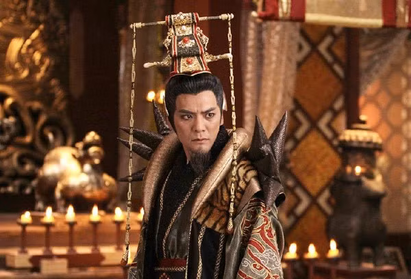 Điều đáng nói, diệt trừ Lê Uy Mục tàn ác, Giản Tu công tự lập làm vua, tức vua Lê Tương Dực, vị vua thứ 9 của nhà Hậu Lê. Tuy nhiên, Lê Tương Dực cũng bị xếp vào diện bạo chúa.