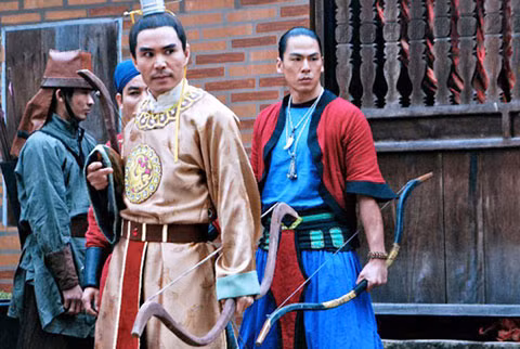 Nhiều nhà sử học đặt câu hỏi, một ông vua có những chính sách nhằm ổn định thể chế chính trị, có tư duy kinh tế để phát triển đất nước liệu có thật sự bất tài, bất nhân, bất nghĩa? (Ảnh: Lê Long Đĩnh trong phim Huyền sử thiên đô).