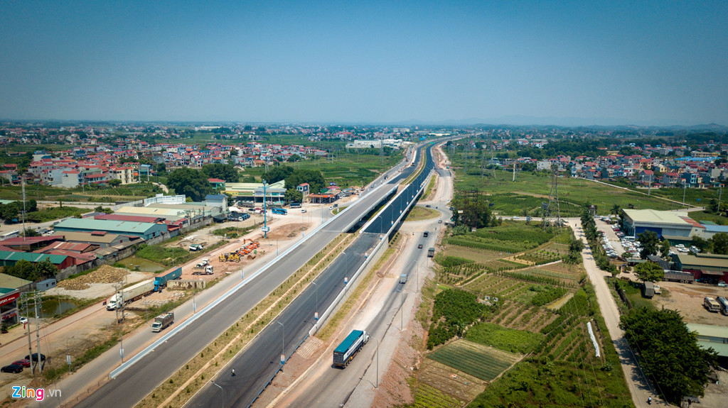 Theo đánh giá, đây là công trình cao tốc có thời gian về đích sớm nhất nếu tính theo thời gian bắt đầu triển khai thi công đến khi thông xe (Ảnh: Zing.vn).