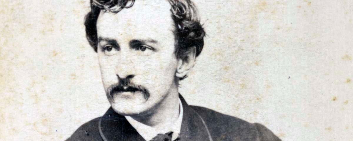 Sau khi thông tin Booth bị bắn chết được công bố, công chúng vui mừng vì thủ phạm đã phải trả giá cho tội ác đã gây ra. Song song với đó, dư luận đau buồn, tiếc thương trước sự ra đi đột ngột của Tổng thống Lincoln.