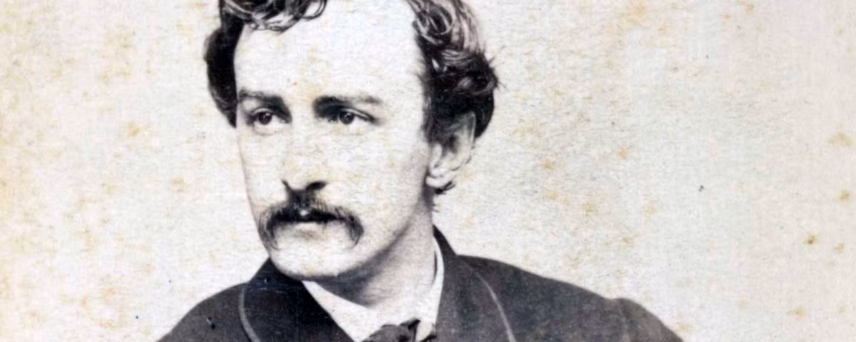 Sau khi thông tin Booth bị bắn chết được công bố, công chúng vui mừng vì thủ phạm đã phải trả giá cho tội ác đã gây ra. Song song với đó, dư luận đau buồn, tiếc thương trước sự ra đi đột ngột của Tổng thống Lincoln.