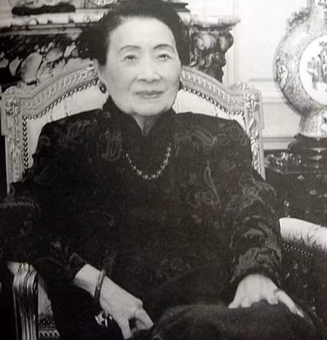 Trong số 3 chị em nhà họ Tống, Tống Mỹ Linh sinh năm 1897 chính là người sống thọ nhất. Vào năm 40 tuổi, bà được chẩn đoán mắc bệnh ung thư vú.