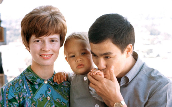 Sinh năm 1965 tại Oakland, California, Mỹ, Lý Quốc Hào là con trai Lý Tiểu Long với vợ Linda Lee Cadwell. Giống bố, Lý Quốc Hào cũng theo đuổi con đường võ thuật và đóng phim.