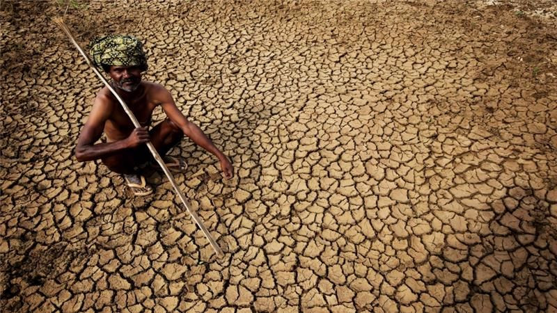 Vào tháng 5/2015, người dân Ấn Độ trải qua những thời khắc khó khăn vì nắng nóng dữ dội với nền nhiệt độ trung bình 45 - 48 độ C. Theo một thống kê, chỉ trong vòng chưa đến 1 tuần, gần 2.000 người tử vong.