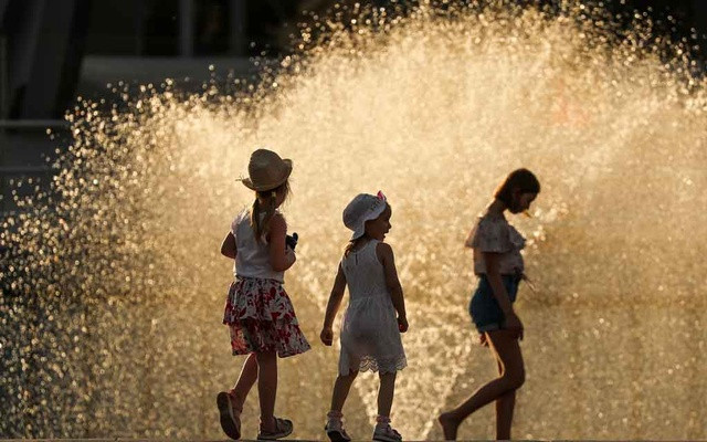 Theo ước tính, hơn 56.000 người dân ở Nga thiệt mạng trong đợt nắng nóng khắc nghiệt trên. Con số này khiến nhiều người không khỏi bàng hoàng, thậm chí sốc.