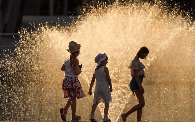 Theo ước tính, hơn 56.000 người dân ở Nga thiệt mạng trong đợt nắng nóng khắc nghiệt trên. Con số này khiến nhiều người không khỏi bàng hoàng, thậm chí sốc.