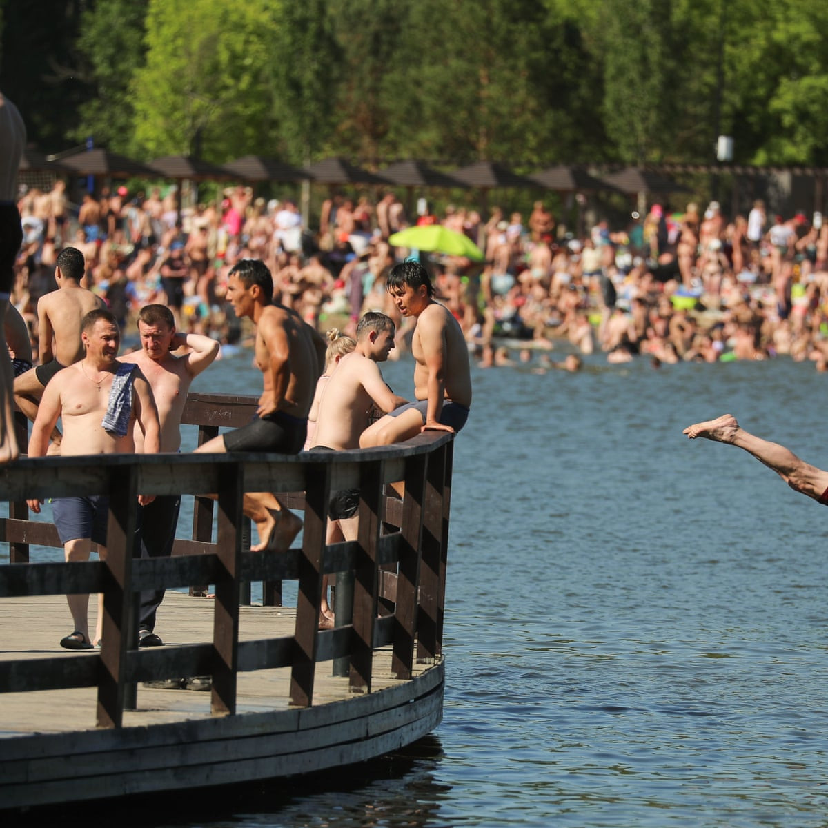 Nắng nóng cũng gây ra hạn hán nghiêm trọng ảnh hưởng nặng nề đến hoạt động sản xuất nông nghiệp.