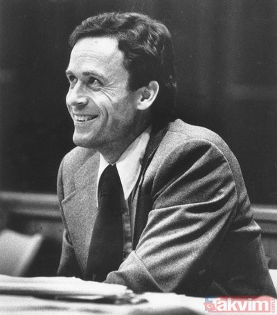 Với bộ óc thông minh này, Ted Bundy đánh lừa mọi người bằng hình ảnh một người đàn ông thân thiện, lịch thiệp. Thêm nữa, gã còn thể hiện là người đàn ông trí thức khi từng theo học Đại học Puget Sound sau khi tốt nghiệp phổ thông năm 1965.